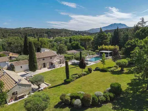 Maison 7 pièces 565 m²