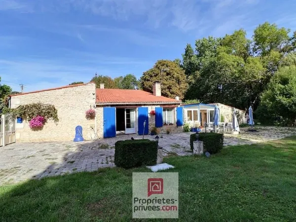 Ancien corps de ferme entièrement rénové - 230 m2 - 5 chambres - garage indépendant