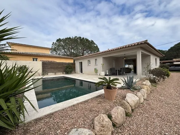 Villa 3 pièces avec piscine sur la route des plages