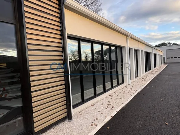 Local commercial 229 m²