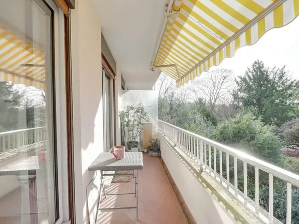 Appartement Mesnil-le-roi 5p 3ch 109 m2
