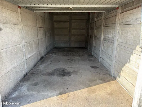 Garage 19m2 centre ville proche foirail