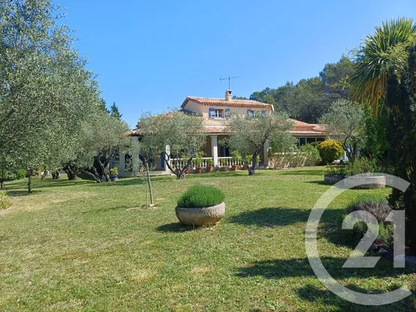 Maison 6 pièces 341 m²