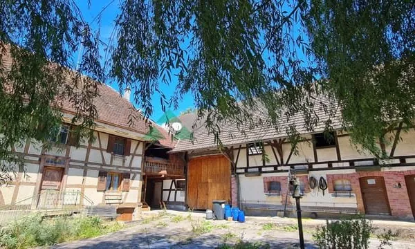 Ferme avec dépendances et hangar