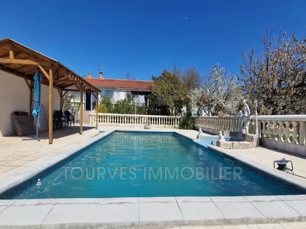 Villa 8 pièces 212 m²