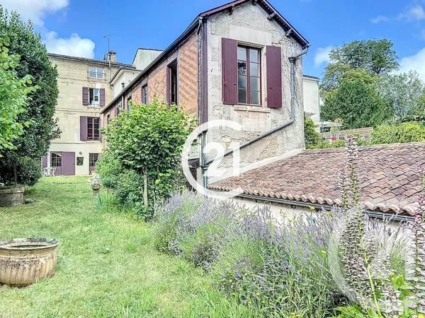 Maison 6 pièces 325 m²