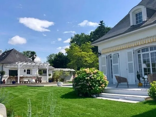 Maison 6 pièces 360 m²