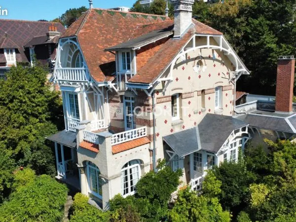 Villa 8 pièces 247 m²