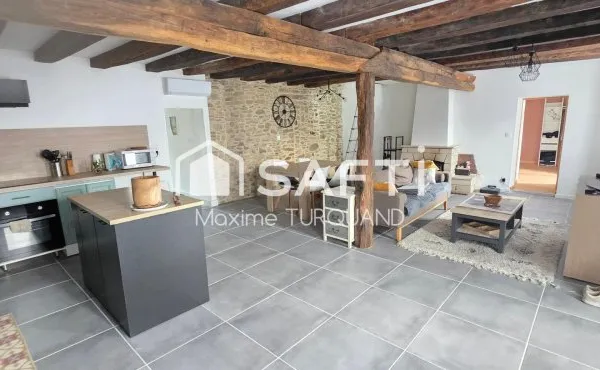 Longère rénovée, 126m², 4 chambres, atelier, 1670m² de terrain.