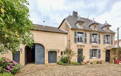Maison 6 pièces 258 m²