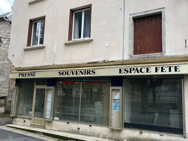 Local commercial saint Chely