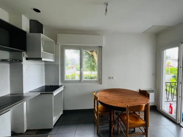 Appartement T3 72 m2 1er étage avec terrasse et jardin