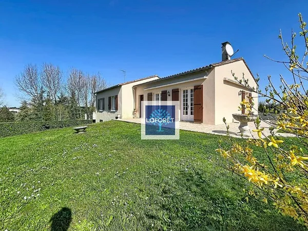 Maison 3 chambres, proche commodités, jardin clos