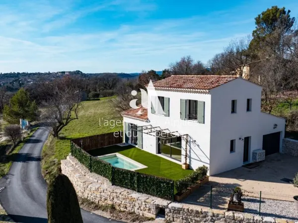 GOULT- VILLA AVEC VUE PANORAMIQUE ET PISCINE