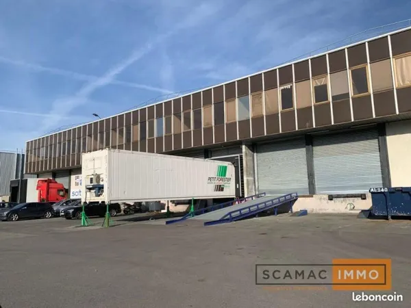 Local industriel 1 351 m²