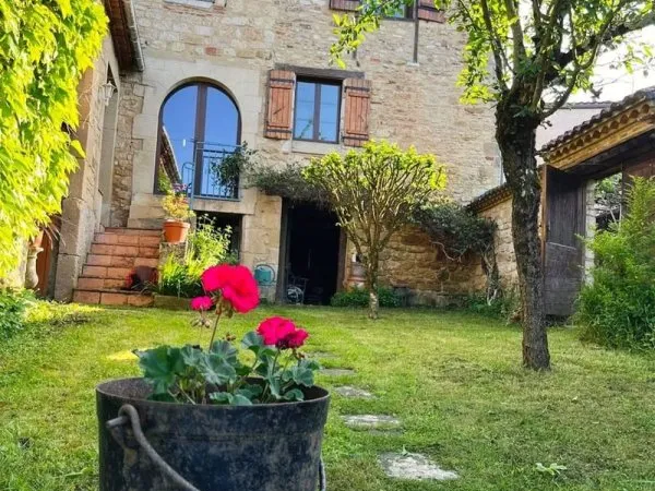 Maison rénovée avec piscine sans vis a vis en plein village
