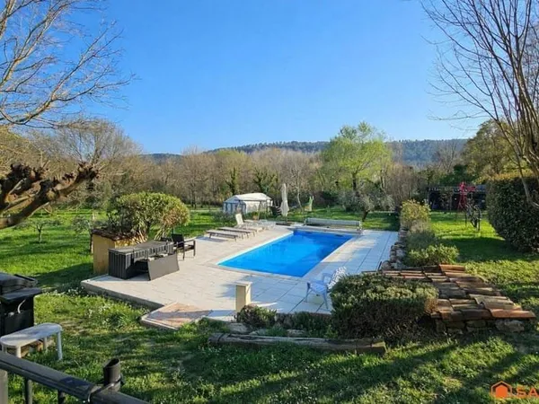 Maison 9 pièces 202 m²