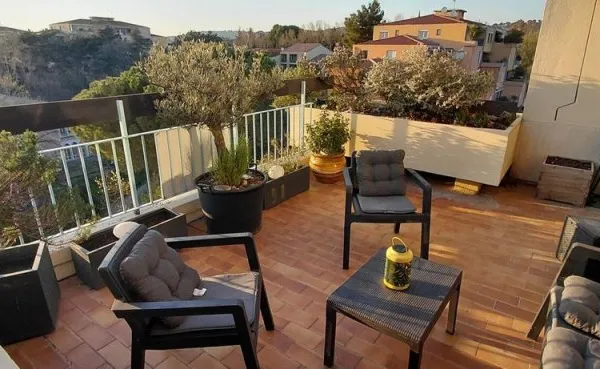 APPARTEMENT LUMINEUX T3/4 DERNIER ETAGE SANS VIS-A-VIS