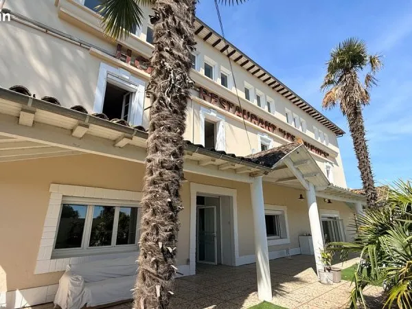 Maison pierre et dépendances
