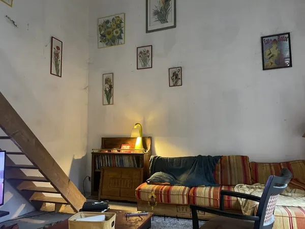 A Vendre Charmante maison de village partiellement rénovée 1