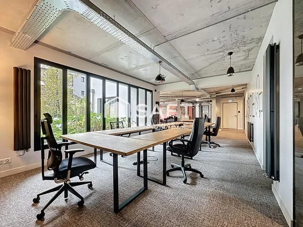 Bureaux 5 pièces 196 m²