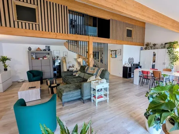 Appartement en duplex de 120 m² avec loggia