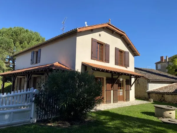 Maison de ville avec dépendance