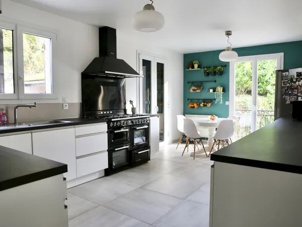 A vendre à Villers-Allerand une maison 160m2 : 5 chambres, deux studios indepandants 35m2 et 55m2 ;