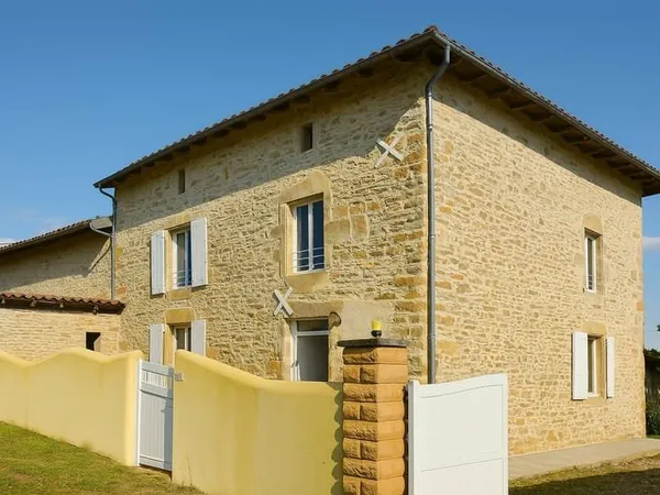 Maison Vente Nieuil 5p 200m² 326500€