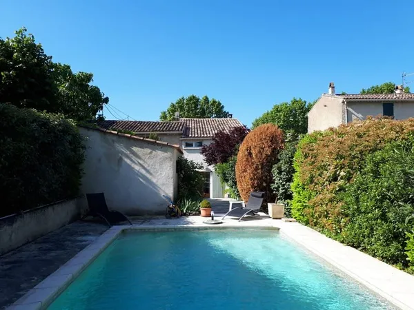 Maison de ville T6 avec jardin et piscine