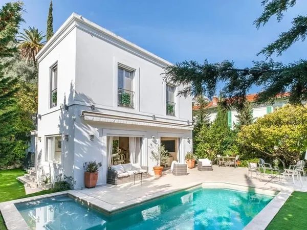 Bas Cimiez- Villa contemporaine lumineuse avec piscine et jardin méditerranéen