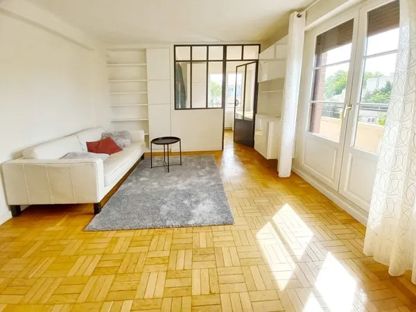 COUP DE COEUR 2 PIÈCES AVEC CHAMBRE + BUREAU INDÉPENDANT