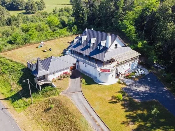 Maison 11 pièces 243 m²