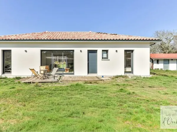 Maison neuve RT2020 de 112m2, avec 3 chambres et jardin piscinab