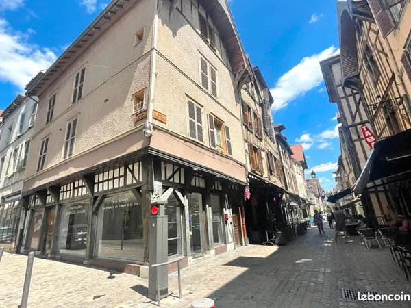 Local 93 m² TROYES
