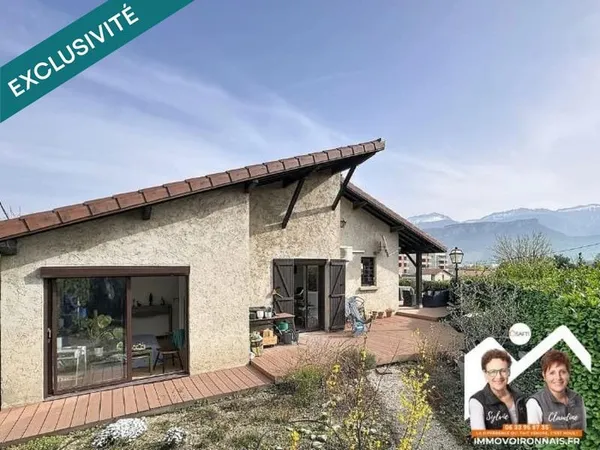 RARE, centre-ville, plain-pied, calme et vue massifs, deux garages