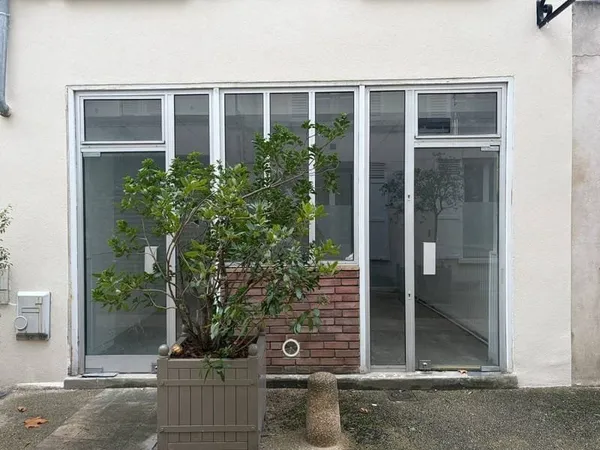 Local commercial 1 pièce 48 m²