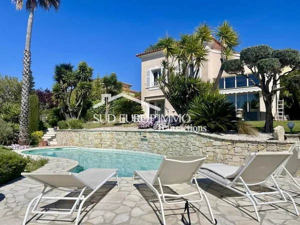 NiCE Saint Pancrace élégante villa de standing avec piscine, pool house et panorama collines