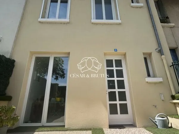 Grande bâtisse à Villeurbanne - au calme
