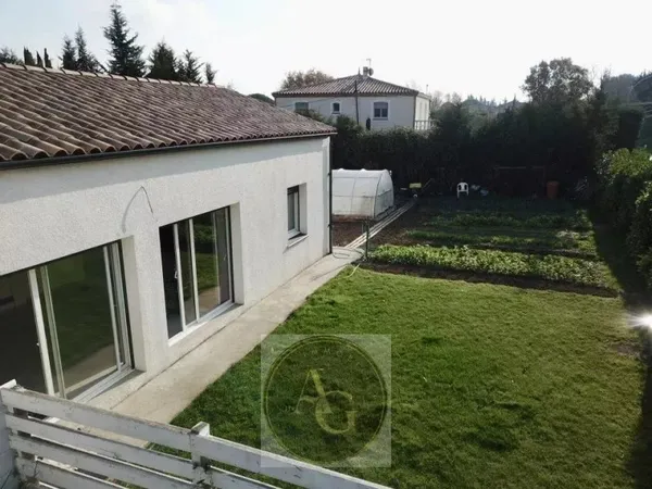 Villa type 4 avec jardin et puits à Villeneuve la Comptal