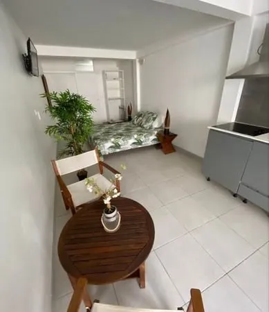 Beau studio meublé