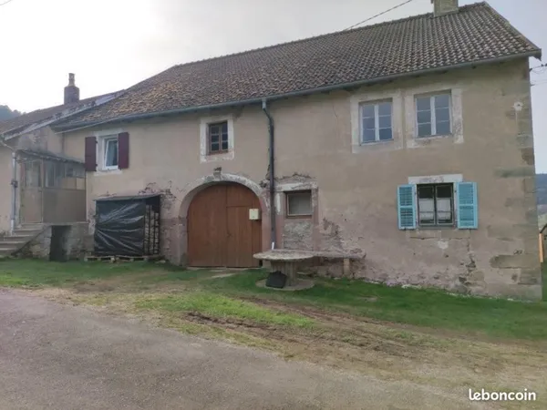 FERME individuelle terrain 1500m² 2 logements habitables, un à rénover, dépendances