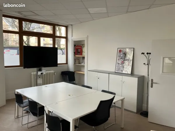 BUREAUX 50m2 (20m2 + 30 m2) + espaces communs - CENTRE VILLE - LOYER IMBATTABLE - TOUT COMPRIS - DUR