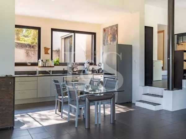 Villa 7 pièces 200 m²