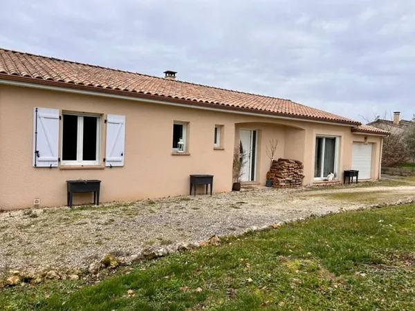 A vendre, maison de plain-pied avec une superbe vue, à COURSAC 24430