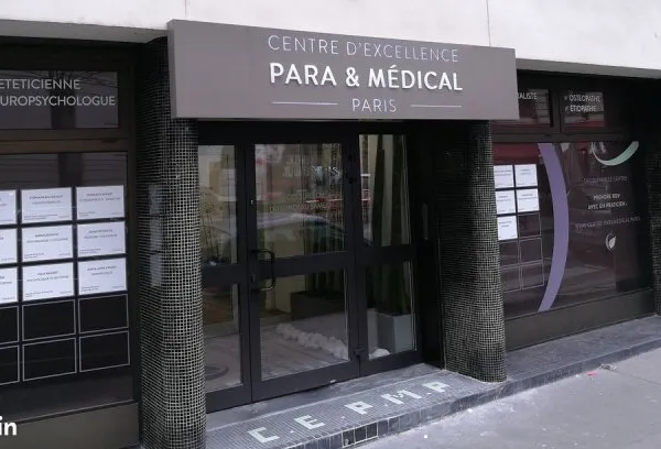 Murs libres ou occupés local commercial face hôpital Paris 16