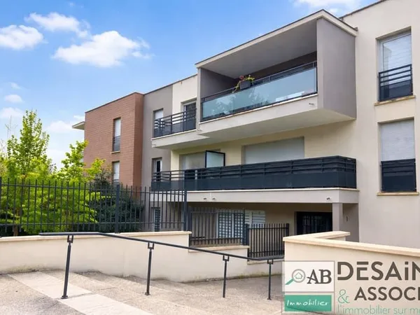Appartement T3 avec jardin à Crécy La Chapelle