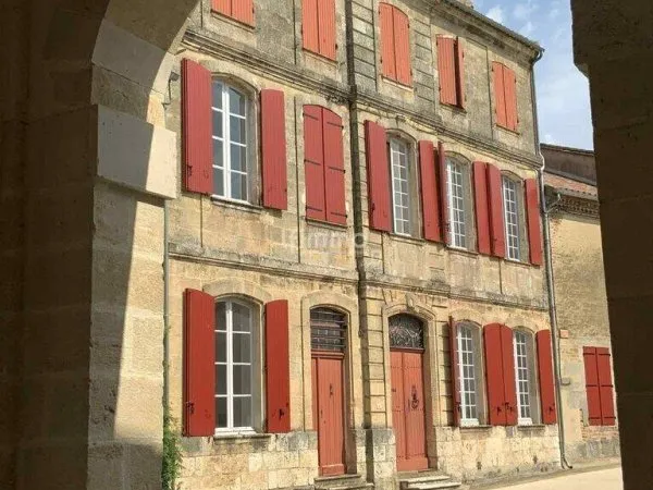 Maison 25 pièces 644 m²