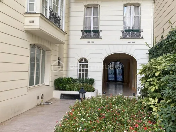 Appartement 2 pièces 55m² rénové sur cour