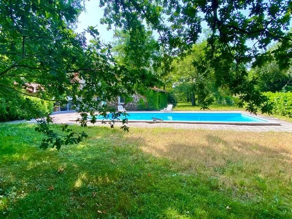 Maison Landaise de 280M2 avec piscine et grand terrain divisible boisé de chênes à SAINT PIERRE DU M